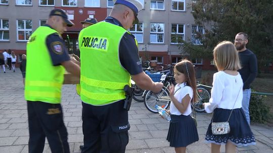 Policjanci zadbali o bezpieczną drogę dzieci do szkół 