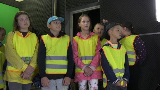 Półkolonia z SOSiR-u z wizytą w naszej telewizji 