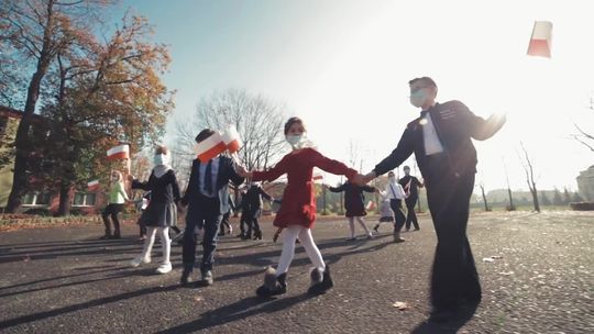 Polonez w wykonaniu najmlodszej grupy słubickiej Bohemy