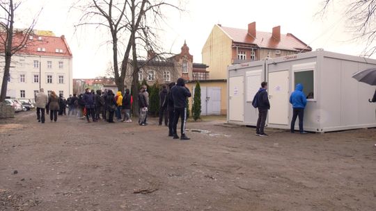 Polska wśród krajów wysokiego covidowego ryzyka, testowe zamieszanie i nowe rządowe obostrzenia