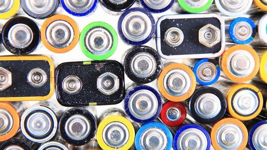 Polskie ogniwa trakcyjne vs import - czy warto kupować lokalnie?