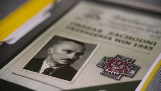 Powstanie obelisk z pamiątkową płytą w Międzyrzeczu upamiętniający żołnierzy AK z Obwodu "Maria".