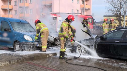 Pożar samochodów na osiedlu WIMAR2