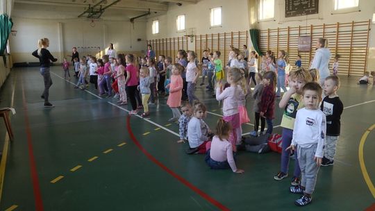 Przedszkolaki w zumbowym klimacie 