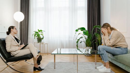 Psychoterapia w Warszawie – jak znaleźć pomoc dopasowaną do problemu, lokalizacji i języka?
