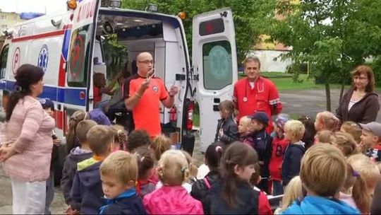 Ratownicy medyczni szkolili dzieci