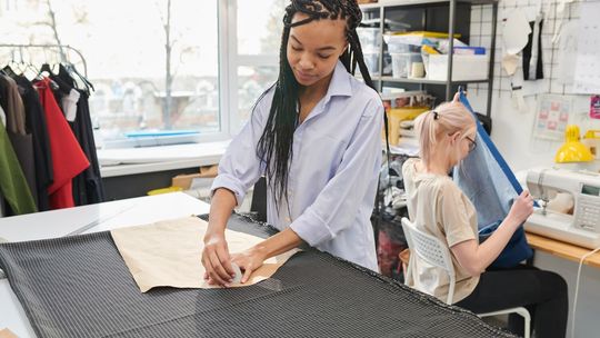 Ścierki z włókniny od producenta: Skuteczne i trwałe rozwiązania do sprzątania