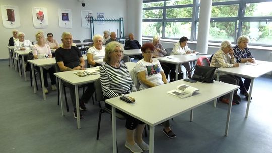 Seniorzy z Dziennego Domu Senior+ w Słubicach na warsztatach arachnologicznych