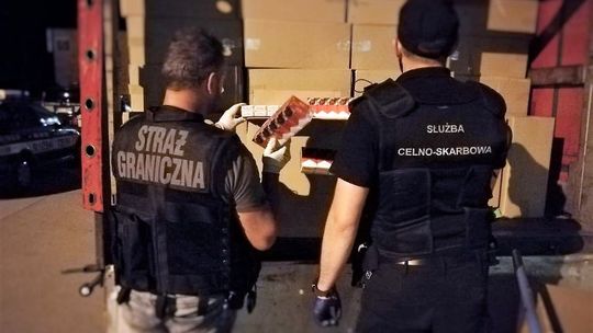 SG ORAZ KAS UDAREMNIŁY PRZEMYT PÓŁ MILIONA SZTUK PAPIEROSÓW