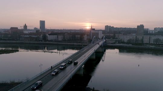 Skoczył z mostu do Odry