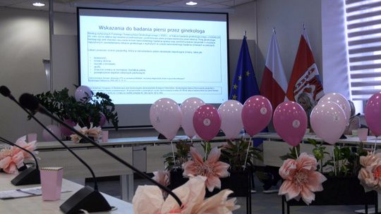 Różowa wstążka symbolizująca walkę z rakiem piersi