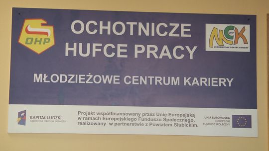 SŁUŻBY MUNDUROWE ROZMAWIAŁY Z MATURZYSTAMI 