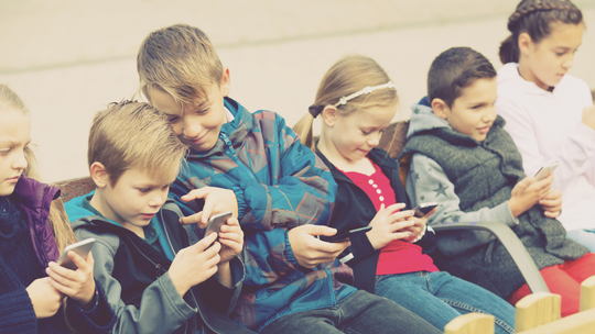 Smartfony w szkołach. Po wakacjach wszystko będzie jasne
