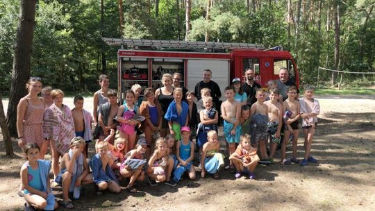 Strażacy czuwają nad bezpieczeństwem wypoczynku dzieci 