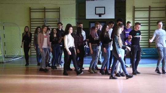 Studniówka zbliża się wielkimi krokami! Studniówka zbliża się wielkimi krokami!