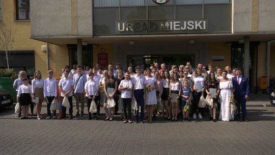 Stypendia dla uczniów, podziękowania i gratulacje dla dyrektorów podczas sesji Rady Miejskiej 