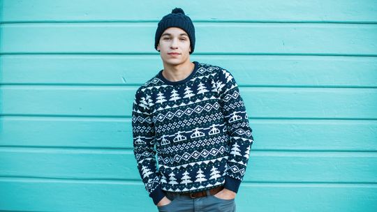 Swetry męskie - jak wybrać idealny model na każdą okazję