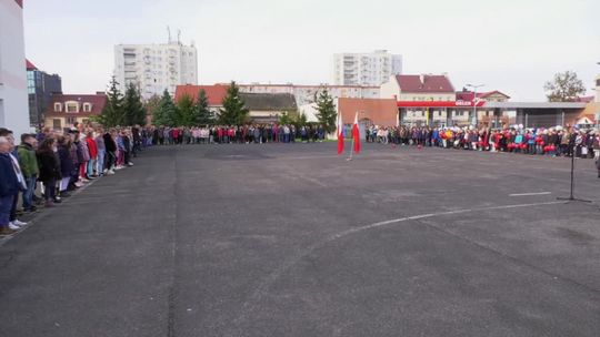 "Szkoła do hymnu" w słubickiej "jedynce"