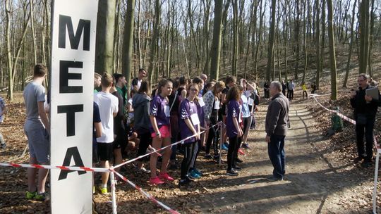 SZTAFETOWE BIEGI PRZEŁAJOWE SZTAFETOWE BIEGI PRZEŁAJOWE