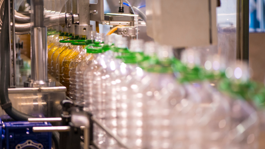 Teraz do sklepów trafi więcej opakowań ze znakiem kaucyjnym Teraz do sklepów trafi więcej opakowań ze znakiem kaucyjnym