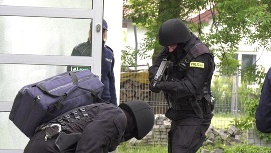 Terroryzm, wybuch bomby, ewakuacja... w Kunowickiej Szkole Podstawowej Terroryzm, wybuch bomby, ewakuacja... w Kunowickiej Szkole Podstawowej