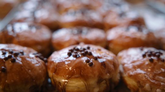 Tłusty czwartek w Międzyrzeczu - jak powstają pączki ?