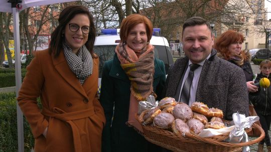 Trzeci rok z rzędu burmistrzowie Słubic i Frankfurtu częstowali mieszkańców tłustoczwartkowymi pączkami