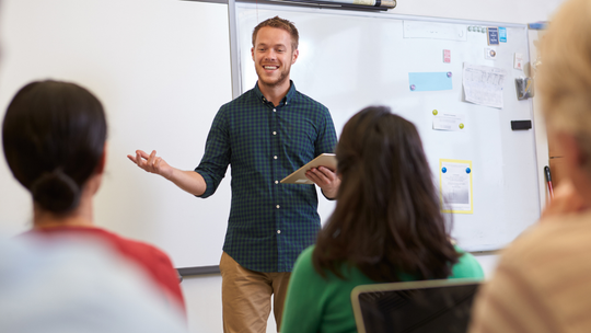 Tyle zarobią nauczyciele od września. Małe podwyżki od stycznia