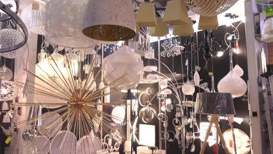 TYSIĄCE LAMP W NIEPOZORNYM MIEJSCU. SPRAWDŹ OFERTĘ.