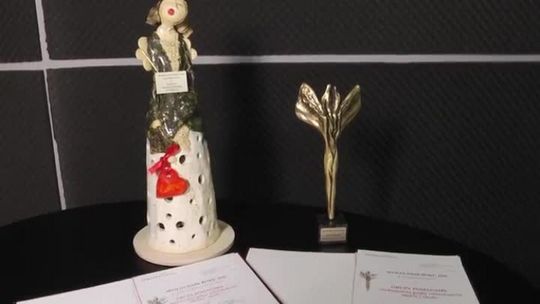 TYTUŁ SPOŁECZNIKA ROKU 2016 W RĘKACH GRUPY POMAGAMY