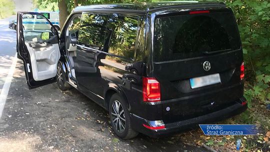 Uciekał kradzionym pojazdem przez Słubice, chciał potrącić funkcjonariuszkę. Uciekał kradzionym pojazdem przez Słubice, chciał potrącić funkcjonariuszkę.