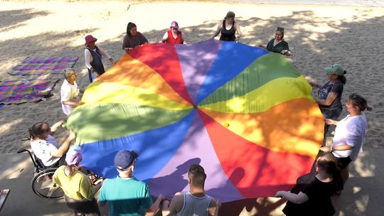 Uczestnicy rzepińskiego ŚDS nad jeziorem Długim