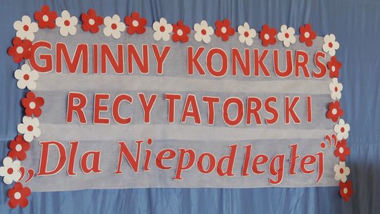 Uczniowie recytowali wiersze ''Dla Niepodległej'' Uczniowie recytowali wiersze ''Dla Niepodległej''