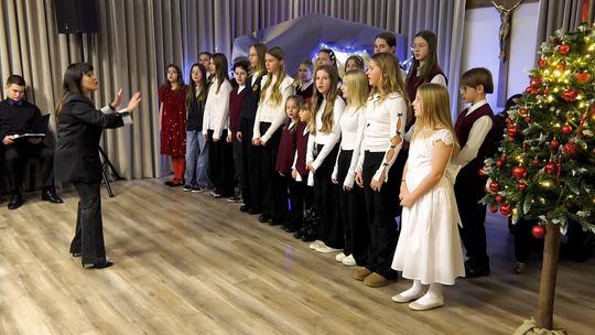 Uczniowie slubickich muzycznych szkół i chór Adoramus stworzyli kolędowy wieczór