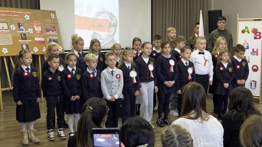 Uczniowie SNOSM w Słubicach uczcili rocznicę odzyskania niepodległości