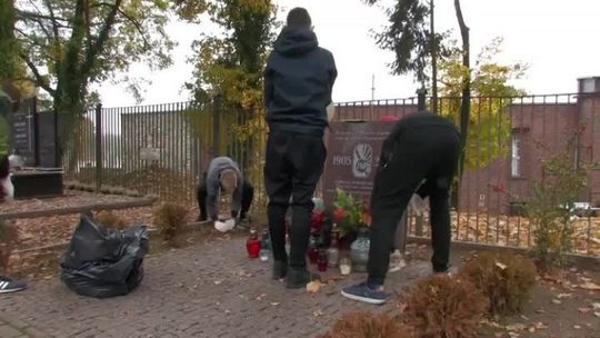 UCZNIOWIE SPRZĄTALI CMENTARZ UCZNIOWIE SPRZĄTALI CMENTARZ