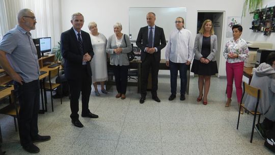 Uroczyste otwarcie pracowni internetowej w Zespole Szkół Technicznych Uroczyste otwarcie pracowni internetowej w Zespole Szkół Technicznych