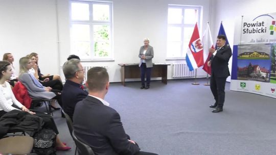 Uroczystość wręczenia stypendiów w Starostwie Powiatowym Uroczystość wręczenia stypendiów w Starostwie Powiatowym