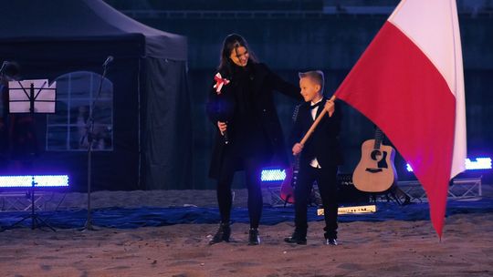  Urodzinowe życzenia „dla niepodległej” i artystyczny spektakl nad Odrą