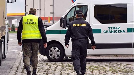 USIŁOWALI NIELEGALNIE PRZEWIEŹĆ PRZEZ GRANICĘ CUDZOZIEMCÓW USIŁOWALI NIELEGALNIE PRZEWIEŹĆ PRZEZ GRANICĘ CUDZOZIEMCÓW