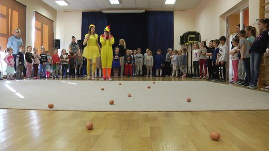 W przedszkolu Pinokio szukali aż 175 czekoladowych jajek! W przedszkolu Pinokio szukali aż 175 czekoladowych jajek!