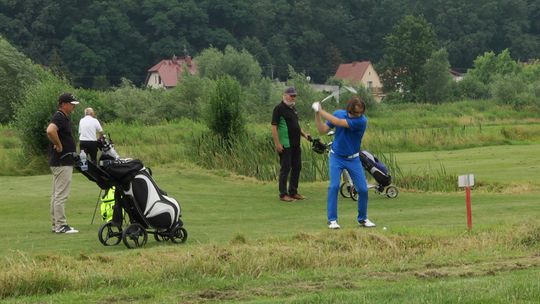 W SOBOTĘ NA POLU GOLFOWYM BYŁO TŁOCZNO W SOBOTĘ NA POLU GOLFOWYM BYŁO TŁOCZNO