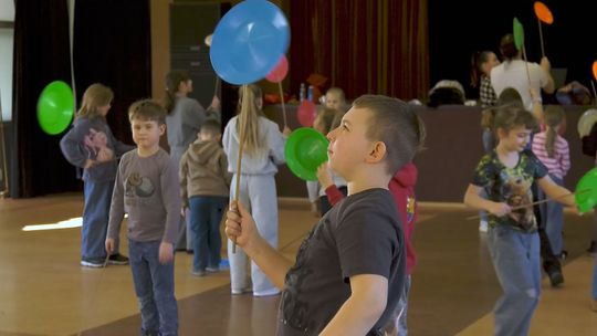 Warsztaty cyrkowe w ramach ferii z MDK w Rzepinie Warsztaty cyrkowe w ramach ferii z MDK w Rzepinie