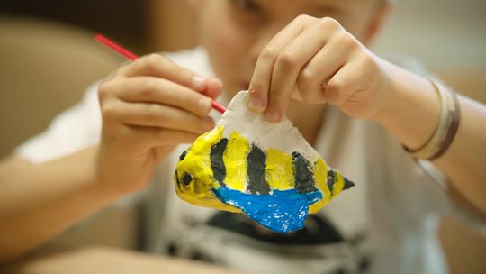 Warsztaty rzeźbiarskie w skwierzyńskiej Bibliotece Miejskiej