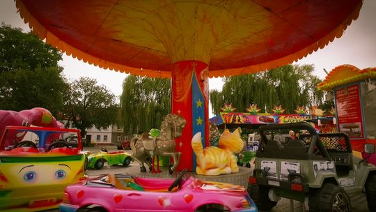 WESOŁE MIASTECZKO W NASZYM MIEŚCIE WESOŁE MIASTECZKO W NASZYM MIEŚCIE