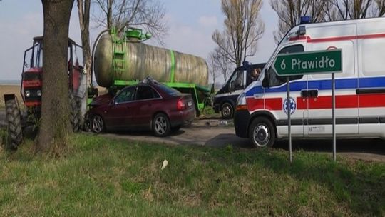 Wypadek samochodowy w kierunku Pławidła