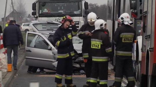 WYPADEK W GÓRZYCY- OSOBÓWKA ZDERZYŁA SIĘ Z AUTOBUSEM