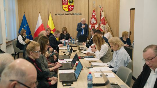 XVII Sesja Rady Powiatu Świebodzińskiego XVII Sesja Rady Powiatu Świebodzińskiego