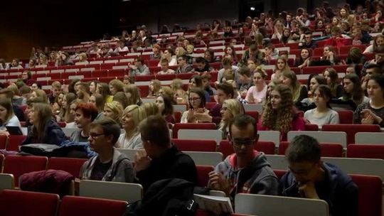 Z JAKIMI OFERTAMI MOGLI ZAPOZNAĆ SIĘ POLSCY UCZNIOWIE NA VIADRINIE ? Z JAKIMI OFERTAMI MOGLI ZAPOZNAĆ SIĘ POLSCY UCZNIOWIE NA VIADRINIE ?