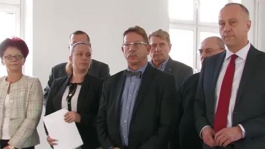 ZA CO KRYTYKUJE POPRZEDNIKÓW OBECNY ZARZĄD POWIATU SŁUBICKIEGO ZA CO KRYTYKUJE POPRZEDNIKÓW OBECNY ZARZĄD POWIATU SŁUBICKIEGO